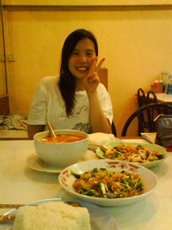 ขอ อนุญาติ  พักทานข้าว แปปนะครับ  พอดี ผ.บ. รออ่ะครับ ^^