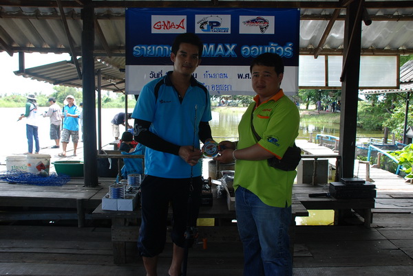 แม้จะเป็น  [b]หลานปลาบึก[/b]

ทาง G-MAX ก็แจกครับ   เลือกเอาเลยครับจะเอาขนาด PE อะไร 

 :cheer: