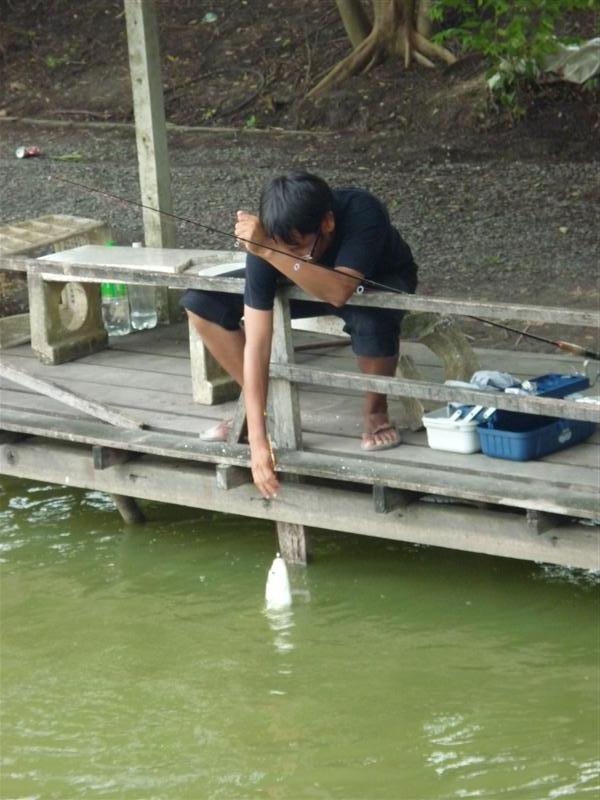 รายนี้จรรีหนีไป ปะกับเล่งน้อยอีก ไปทำไม๊... :laughing:
