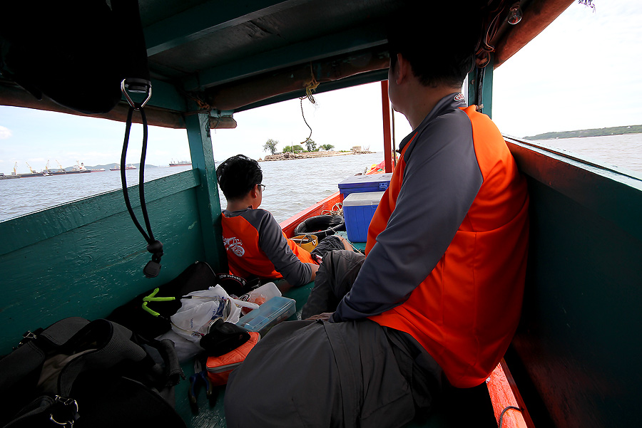 
 [b]  ที่เกาะปรง   

เราได้เพิ่มมาอีก  นิดหน่อย

แต่เป็นความเงียบ  นะครับที่ได้มาเพิ่ม[/b]

