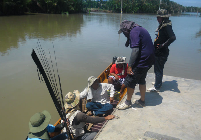 เรือมาแล้วครับ