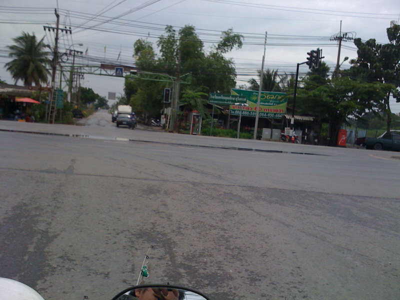 ติดไฟแดงสักแปปครับ 555
รอๆๆ