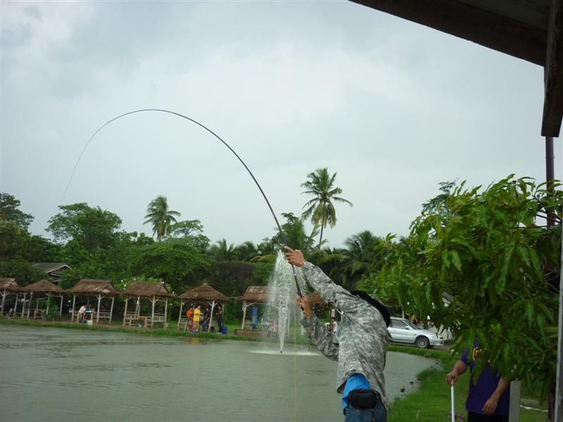 เขย่งจนสุด หวังจะจบเกมส์นี้ให้ได้  ฝนจนหยุดก็แล้ว  :laughing: