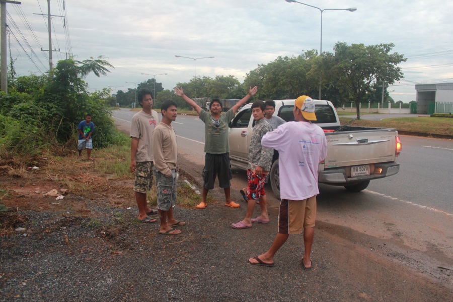 แวะยืดเส้นยืดสายก่อนครับ ใกล้จาถึงแล้ว
( ปล. คุณหนู กระฉูดยังจำที่ตรงนี้ได้ไหมคราฟ ) :laughing: :la