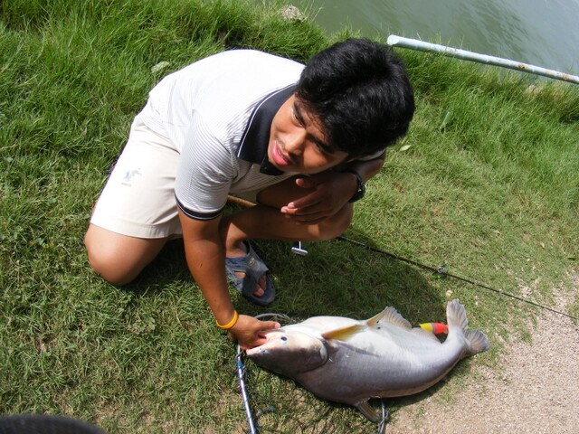 ว๊าก ปลากัดนิ้ว :laughing: :laughing: :laughing:

ไปตกที่นี้ อย่าลืมพกอมยิ้มกันไปด้วยนะครับ 
ไม่ใ