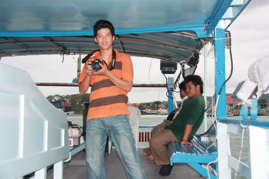 อัด หนุ่มหล่อจากแปดริ้ว ไปร่วมทริพนี้ด้วย :cool: