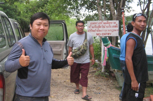 ก่อนลงเรือสู้ตายครับ. :cool: