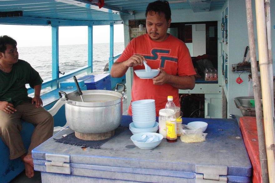 ป๋าโน้ตขอก่อน แต่เอะ ทำไมกินไม่ค่อยลงวะเนี่ย :laughing: