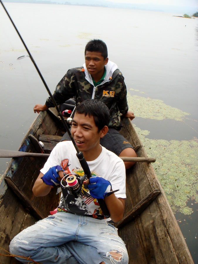 โอ้ววววววซ์....หลังเรือทำอารายครับ  :grin: