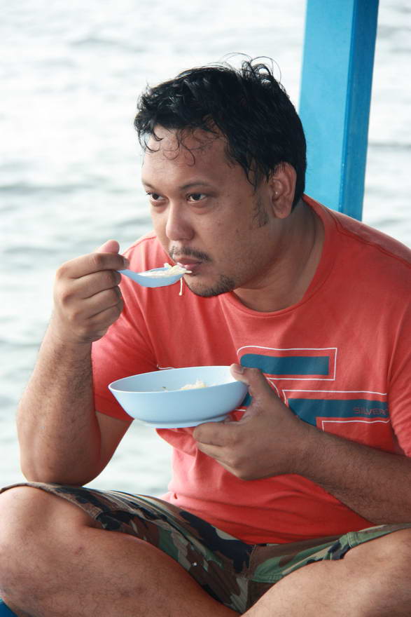 มันไม่อร่อยหรือครับป๋าโน้ต :laughing: