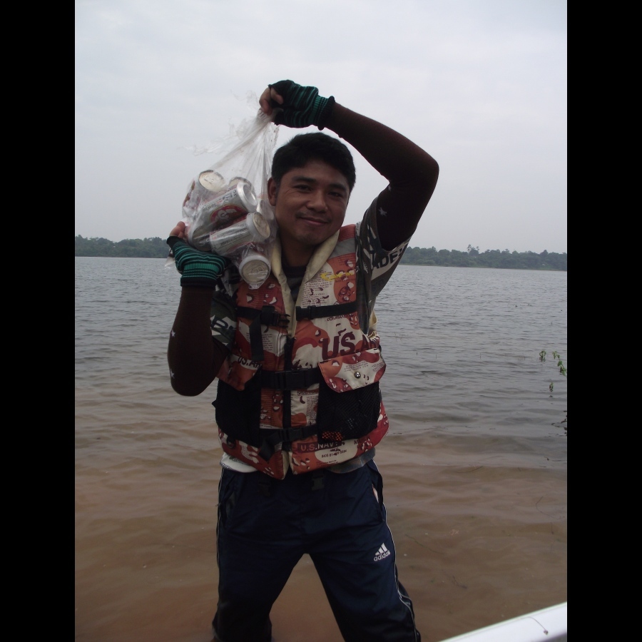 มริงชวนมาตกปลาหรือมานั่งเรือกินลมแ......กเบียร์วะเนี่ย...เมื่อวานก็หมดไปถาดแล้ว :umh: :cheer: