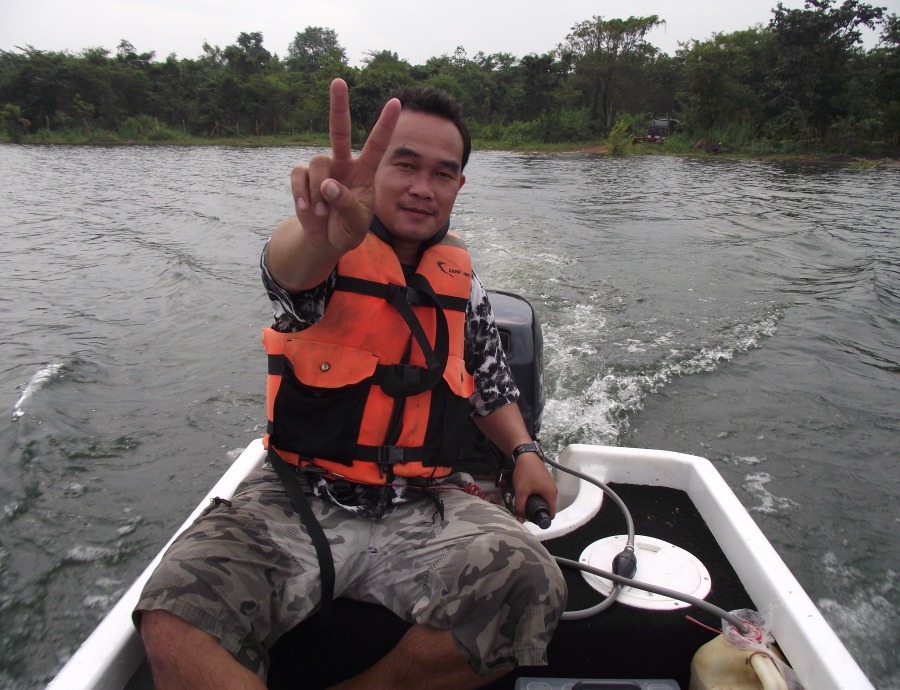 กว่าจะจัดแจงเรื่องเรือเรื่องสัมภาระต่างๆเสร็จก็หมดไปคนละสามหน่วยเลือดลมแล่นซ่านดีแท้......ออกเรือกัน