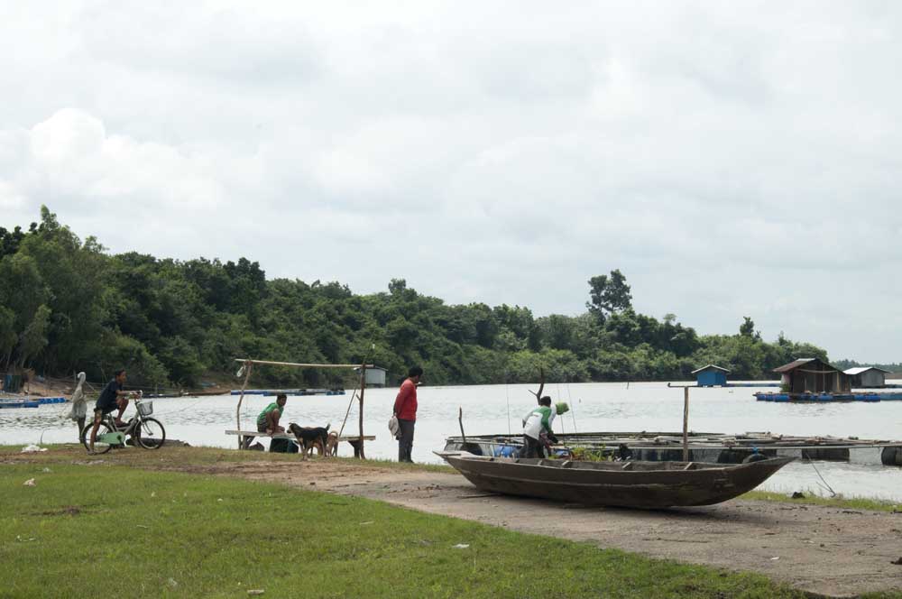 ท่าเรือครับ ผู้คนในบริเวณนั้นเป็นมิตรมากครับ