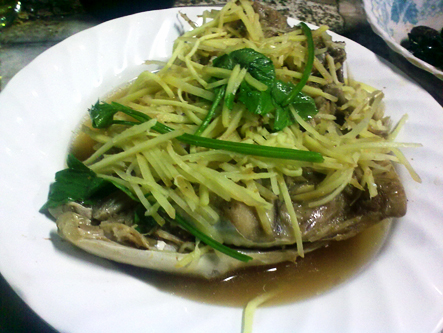 น้าตู่ขา ... นี่น้องเบียร์นะ ปลาตัวนี้ใครตกก็ไม่รู้ แต่ที่รู้ ๆ หนูได้กินแว้ววววววว  :love:
ก็เลยถ่