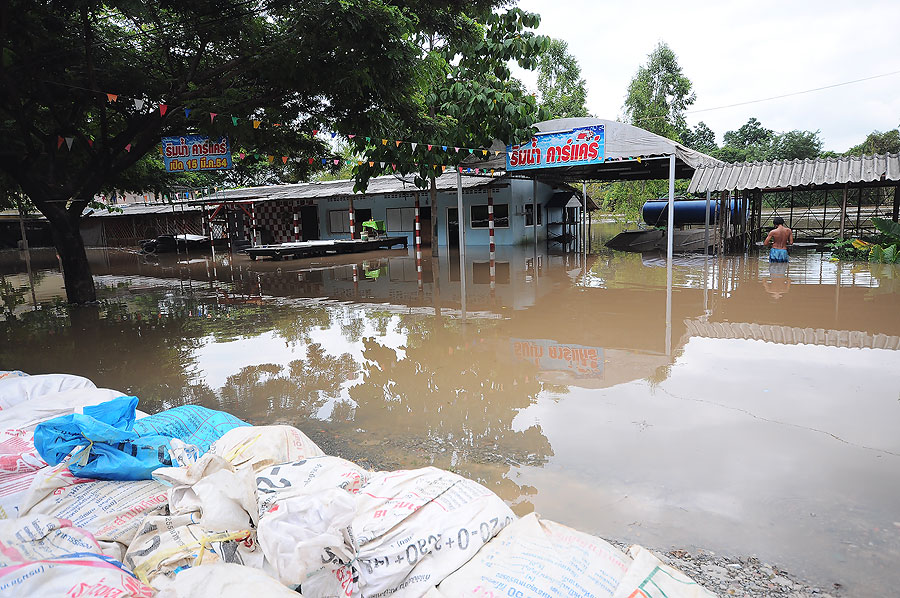 ข้างๆ โดนกันหมดเหมือนกัน :sad: :sad: :sad: