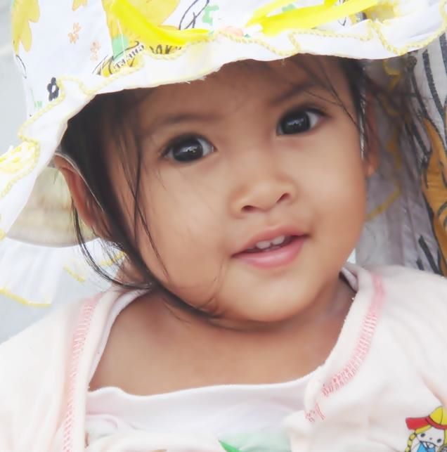 ลูกสาวคนเเรกครับ กำลังซนเลยครับ 