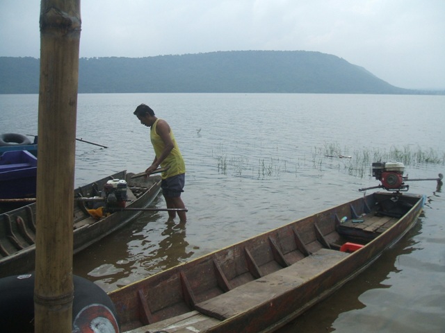 เตรียมเรือรอลุยครับ

เห็นมีเรือออกไปก่อนหน้าเราสองลำ น่าจะเป็นน้าๆในเวปนี่ละนะครับเห็นกันไกลๆ