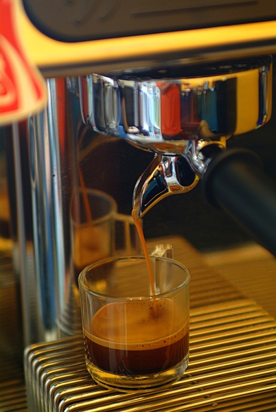 หลังจากนำหัวกรุบใส่เครื่องแล้วการไหลของน้ำกาแฟจะต้องสมำเสมอในเปริมาณน้ำกาแฟ 1.5OZ.จะต้องใช้เวลา15-20