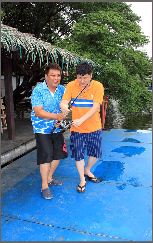 อาเจ้าบอก...ฉินเมริงเอาไปก่อน ให้เมริงก่อน  :laughing: :laughing: :laughing: ยังไม่วายเกี่ยงกันอีก