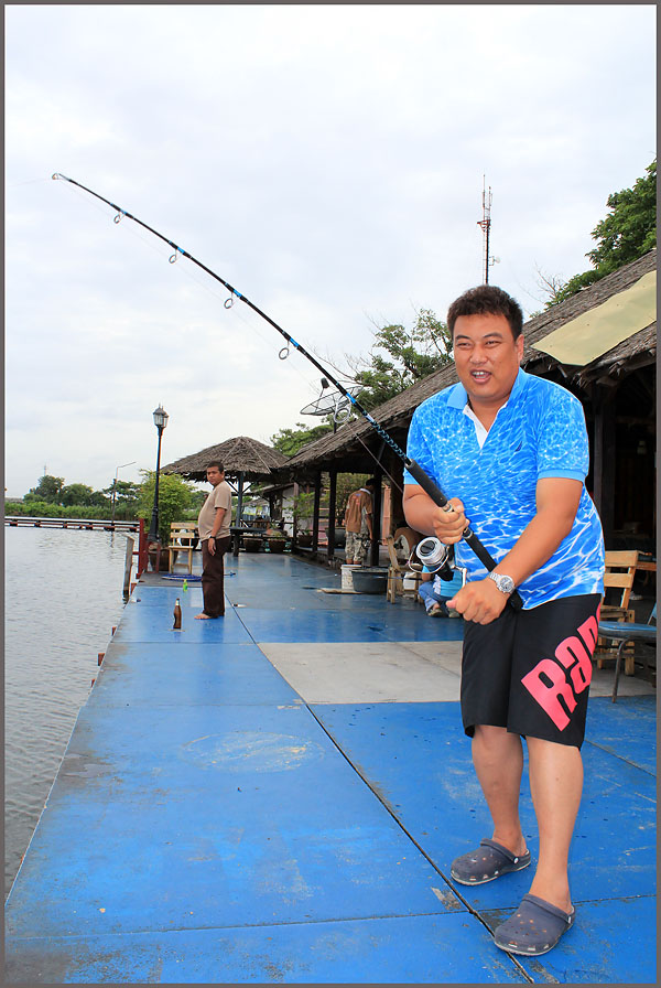 อาฉินบอก งั้นตรูอัดแระนะ....ปั๊บเข้าให้....ปลาอัดคน  :laughing: :laughing: :laughing: :laughing: :la
