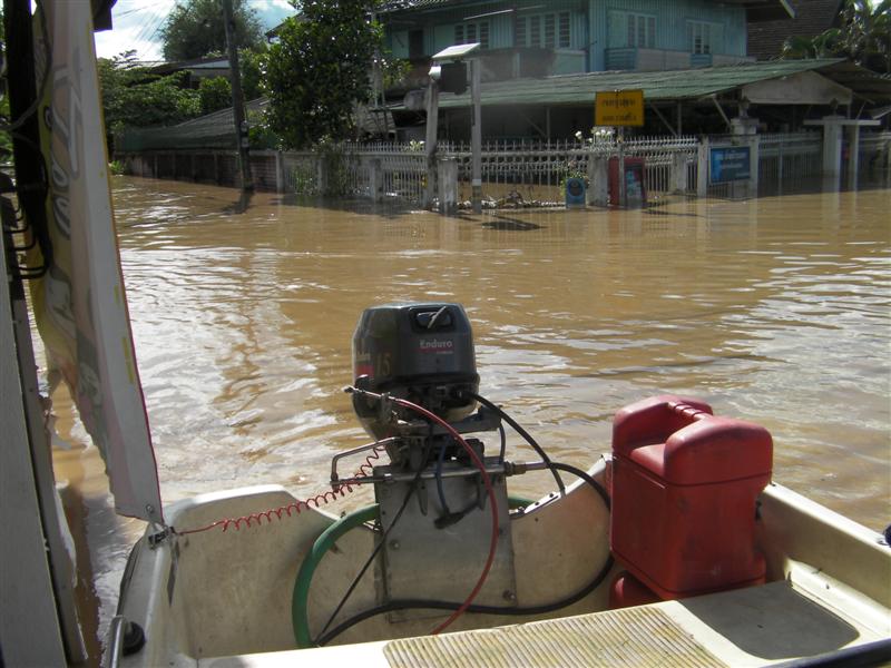 น้ำเชี่ยวนะครับ ในซอยนะครับเนี่ย