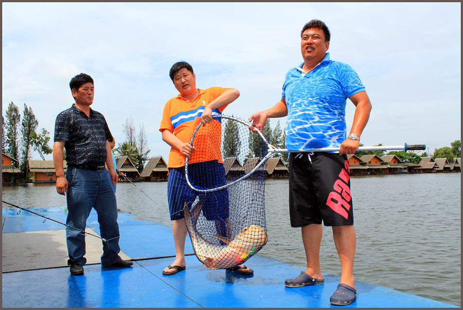 กลัวเสียชื่อชาวจีน โดนรุมโทรมเลยบึกไทยใจเกินร้อย  :laughing: :laughing: :laughing: :laughing: