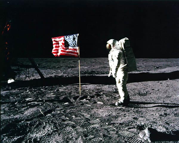 ภาพที่ 6
Moon Landing
การลงจอดบนดวงจันทร์

ภาพ หนึ่งในประวัติศาสตร์ที่ได้รับการกล่าวขาน และการโต