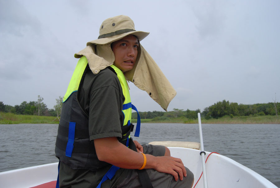 สงสัยน้าใหม่จะสนุกกับการนั้งเรือล�