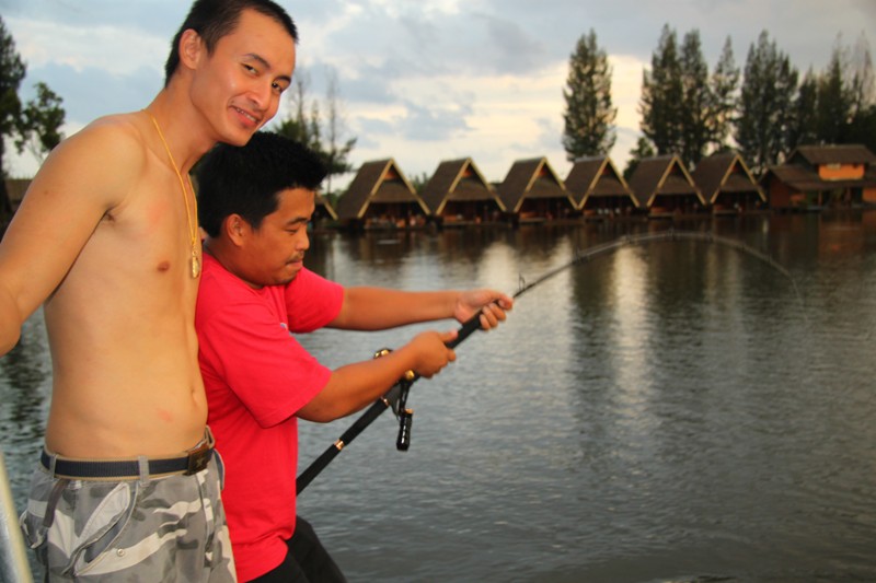 คนซ้ายนี้ตัวเปรี้ยวเลย :laughing: