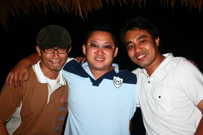 3 คนนี้ รวมกัน ปาเข้าไป ร้อยก่า เลยนะเนี่ย :ohh: