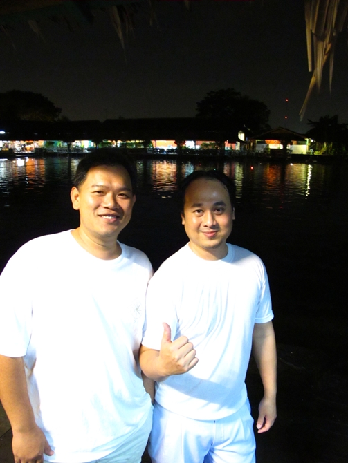  :love: :love:  2 หนุ่มหล่อชุดขาว  :love: :love: 

