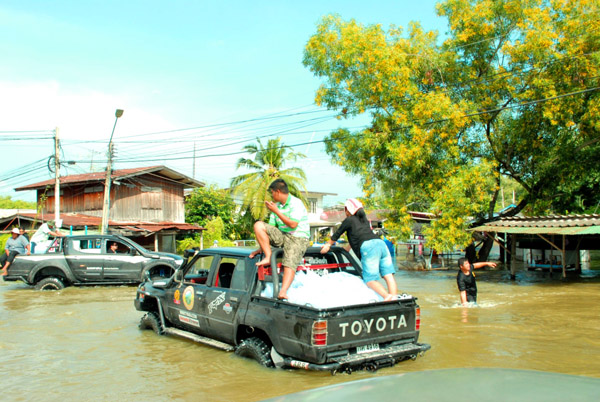 ชาวบ้านที่เดือดร้อนยังมีอีกเยาะ.......................
--------------------------------------------