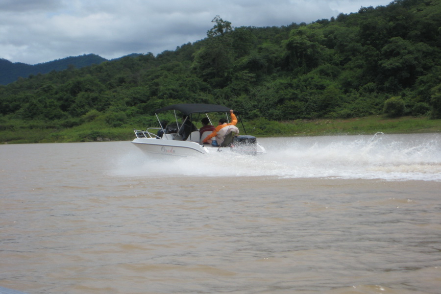 เรือพี่อิฐแรงได้ใจแต่น้ำมันซดโดนใจ ทริปนี้ประมาณ 300 ลิตร ครับ :laughing: