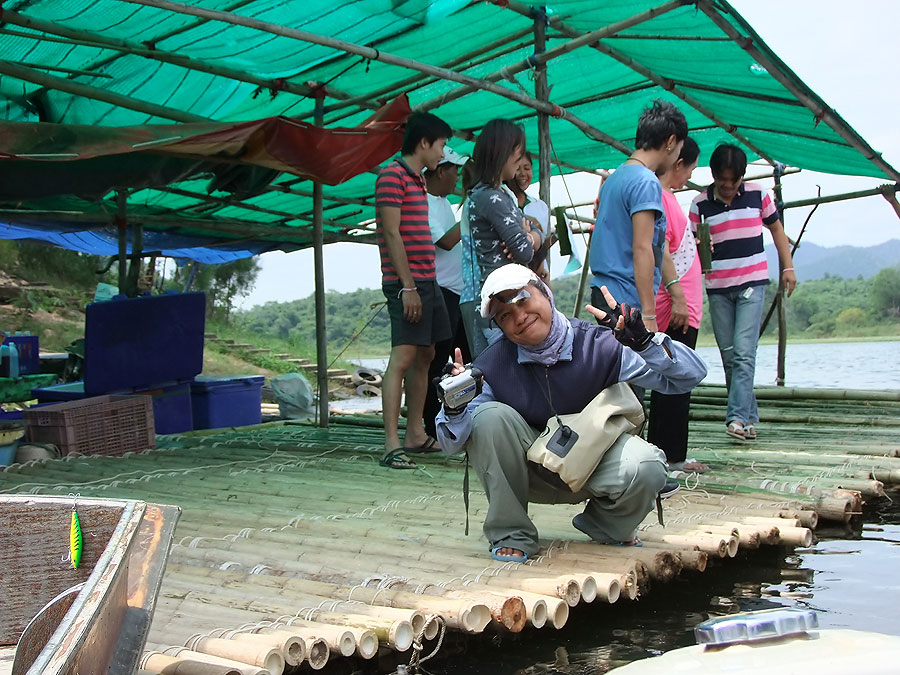 [b]พอน้าเอ เข้ามา เราก็เสร็จ ลงเรือไปต่อครับ อิอิ[/b] 
 :cool: :cool: :cool: :cool: :cool: :cool: :