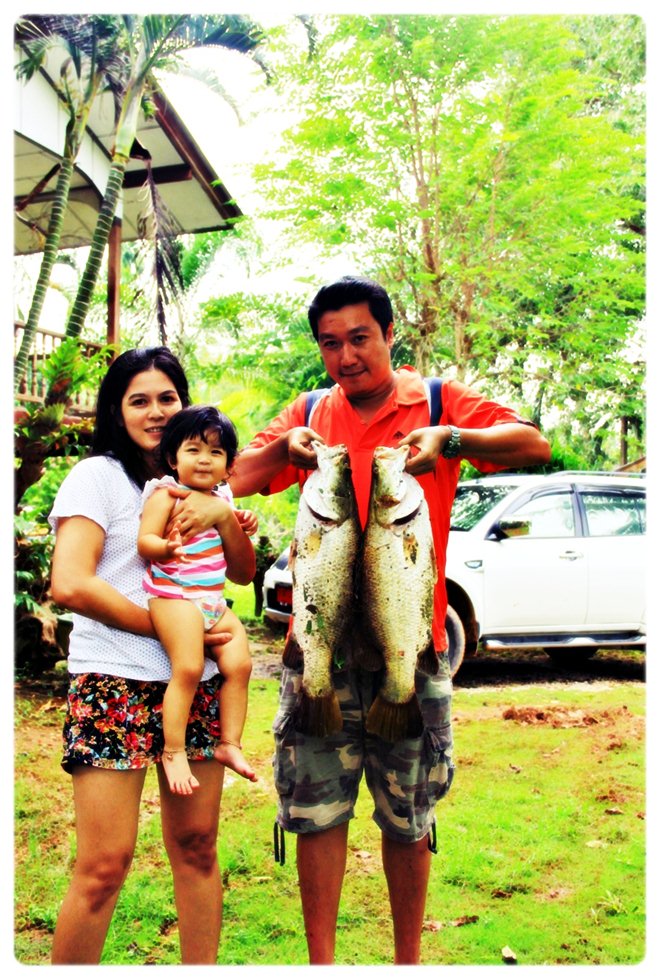 


  :grin: :grin: [b]ได้ปลากลับบ้านทีไร .... ลูกสาวยิ้มหน้าบานทุกที  (เหมือนพ่อเลย อิอิ) [/b]   