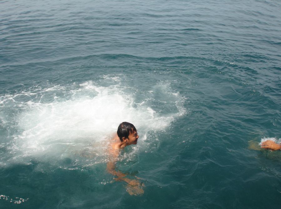 เล่นน้ำคือคำตอบสุดท้ายครับผม^_^ :laughing: :laughing: :laughing: