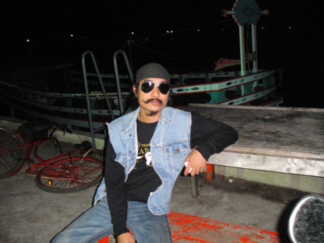 นายแหล่ (เล็กคาราบาว)
 :cool: :cool: :cool: :cool: :cool: :cool: