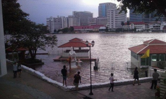 ท่าพระจันทร์