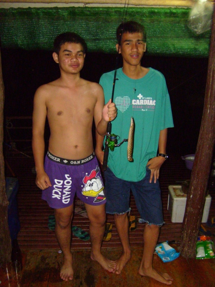 ปลาตัวเดียวถ่ายกันทั้งทีม  :grin: