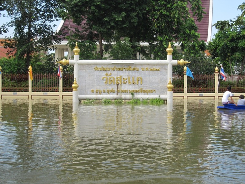 หน้าวัดสะแก ที่ตั้งใจจะมาทีแรกแต่เอารถตัวเองเข้ามาไม่ได้