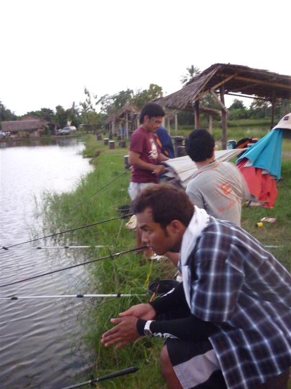ทริปตามหาเจ้าโทรฟี่หมูน้ำของผมและเหล่าน้องๆก็ขอจบทริปด้วยภาพนี้น๊ะครับ อาจจะมีภาพแถมมาจากกล้องน้องๆเ
