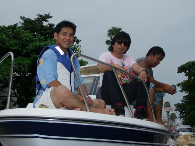 เตรียมพร้อมตอนถอยเรือลงน้ำ
