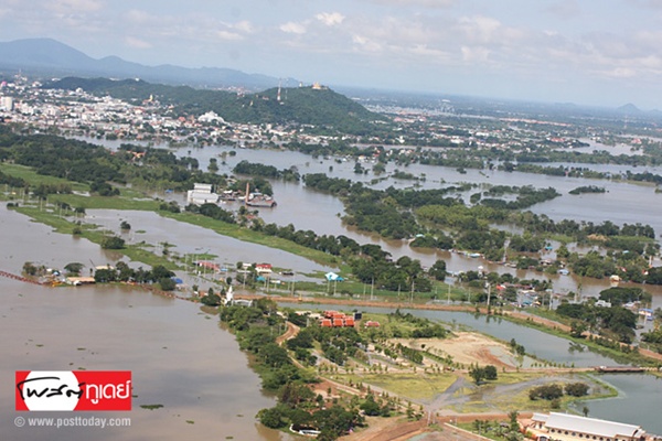 ส่วนบรรยากาศในตัวเมืองยังเป็นไปด้วยความโกลาหล ประชาชนต่างพากันอพยพและขนย้ายทรัพย์สินไปอยู่ในที่ปลอดภ