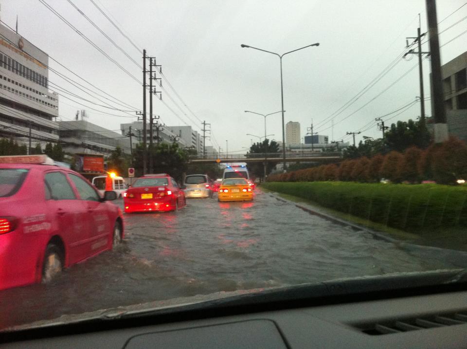 หน้าศาลรัชดา