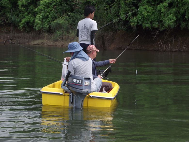 เรือ10ฟุตเตารีดเครื่องYAMAHA 15 แรง ของเล่นใหม่พี่เค้า
