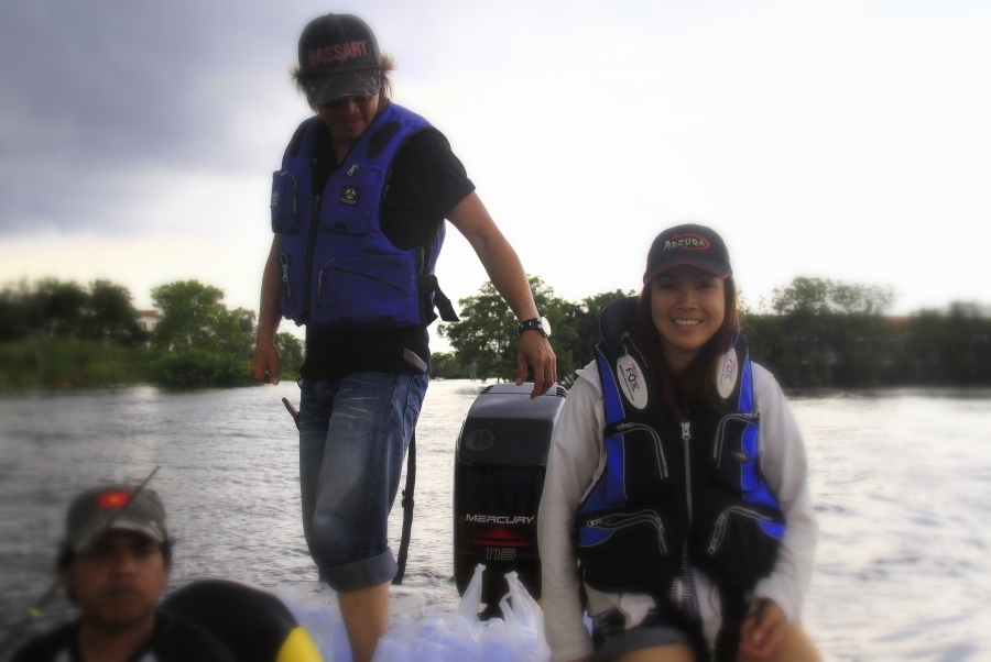 สิ่งที่พวกเราให้อาจไม่เพียงพอ
แต่รอยยิ้มของพวกเค้าสำหรับพวกเรา  "มันพอเพียง"