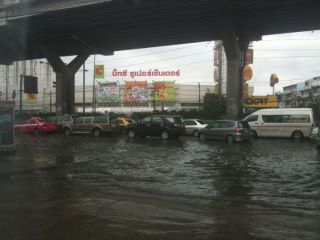 07.50 น. หน้าเซียร์รังสิต11-10-11
เครดิตคุณ NooNui รักในหลวง 