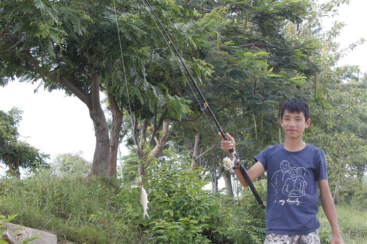 อ้าย.......ผมได๋ปลาแล้วเด้

โตใหญ่บ่อ้าย........
