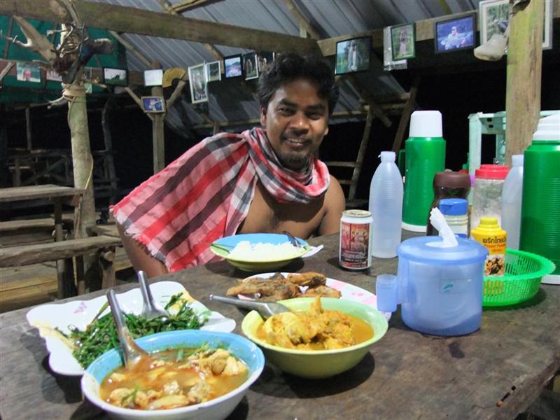 อาบน้ำแล้วกินข้าว เรากินข้าวเย็นตอน 4 ทุ่ม :laughing: