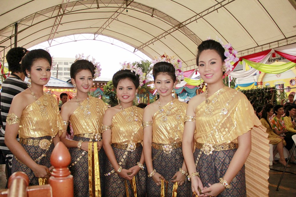 สาวน้อย ฟ้อนรำ สวยงาม  :dance: :dance: :dance: :dance: :dance: